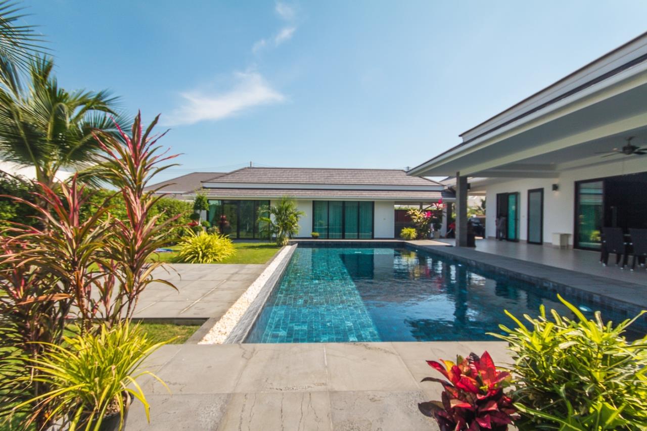 Luxury Modern Pool Villa For Rent At The Cloud Cha-Am