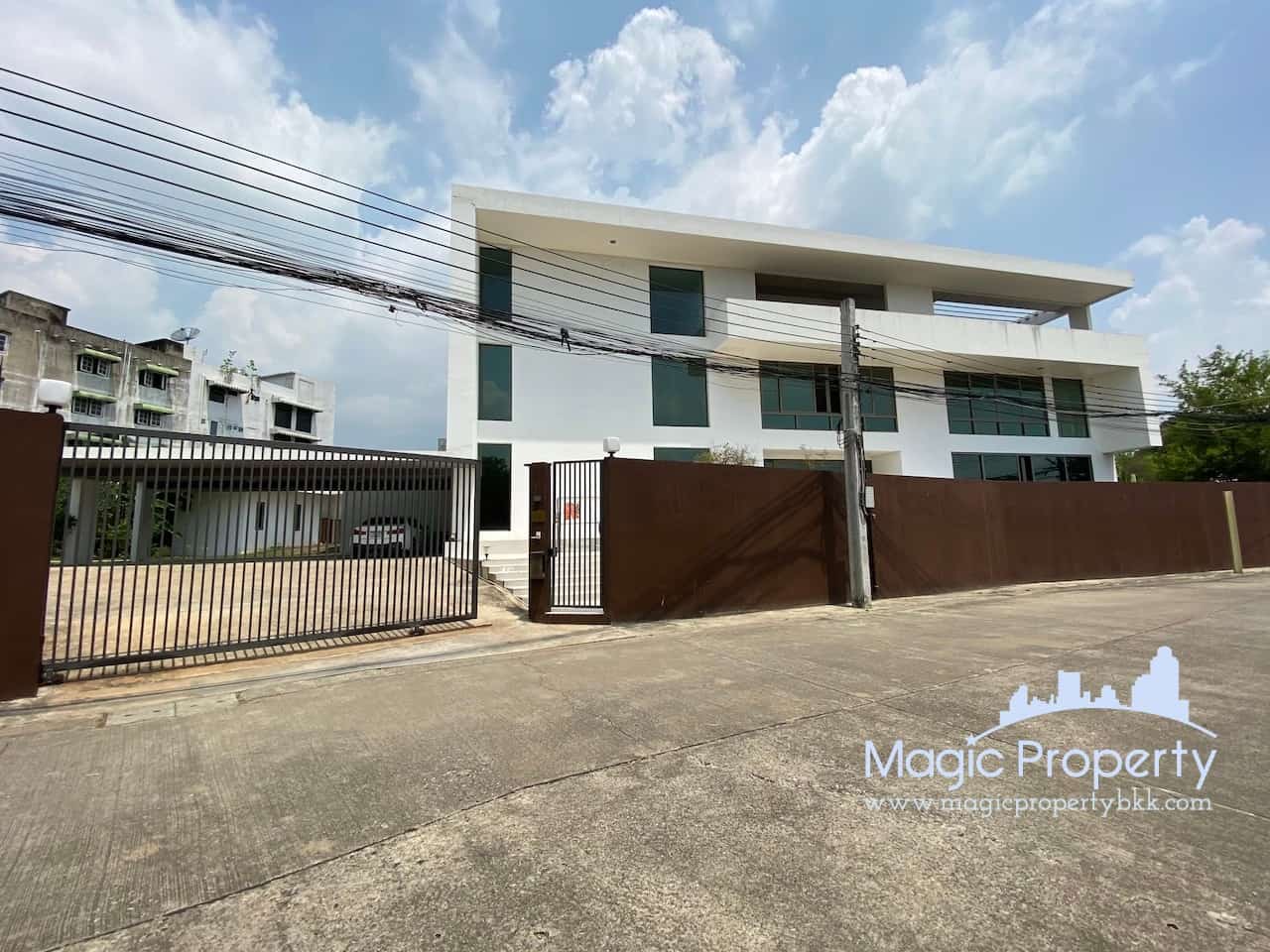 5 Bedrooms Single House For Sale in The Master Private Srinakarin Nong Bon Prawet Bangkok