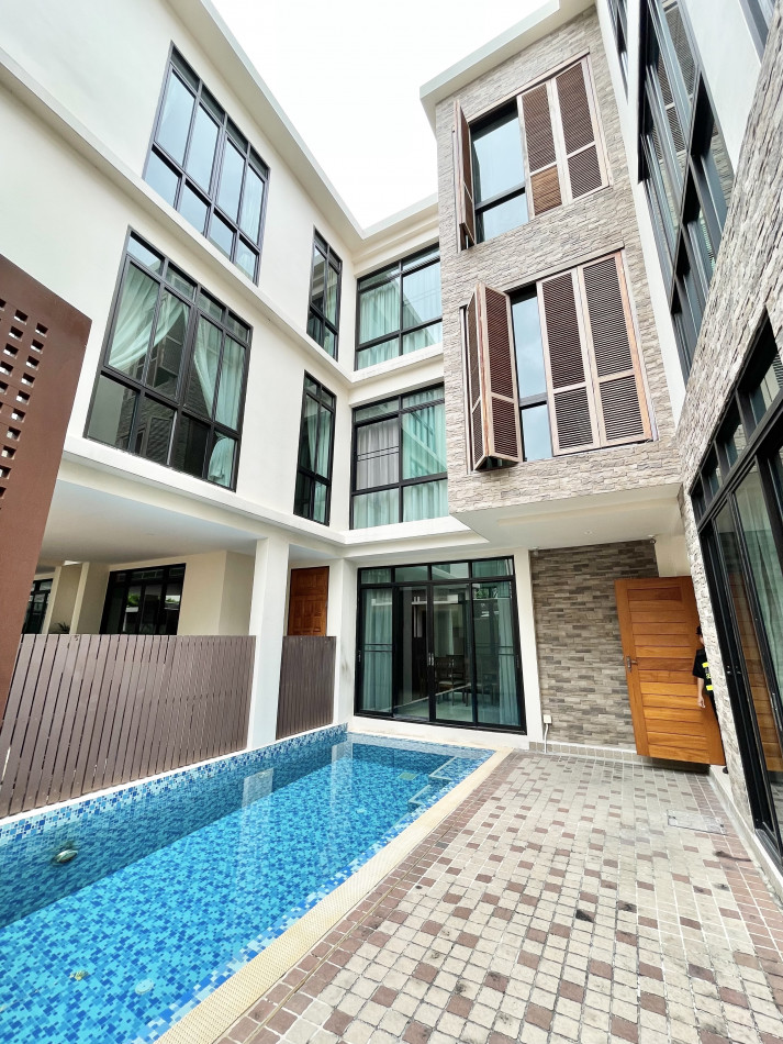 ให้เช่า Luxury Pool Villa  สุขุมวิท24 พร้อมสระว่ายน้ำ ใกล้ BTS พร้อมพงษ์ 650 เมตร