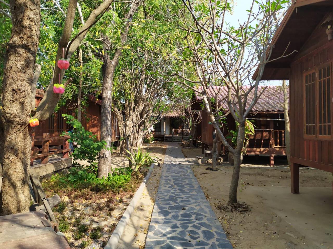 Resort for sale Suphan Buri near famous tourist attractions 21 houses buildings hot price