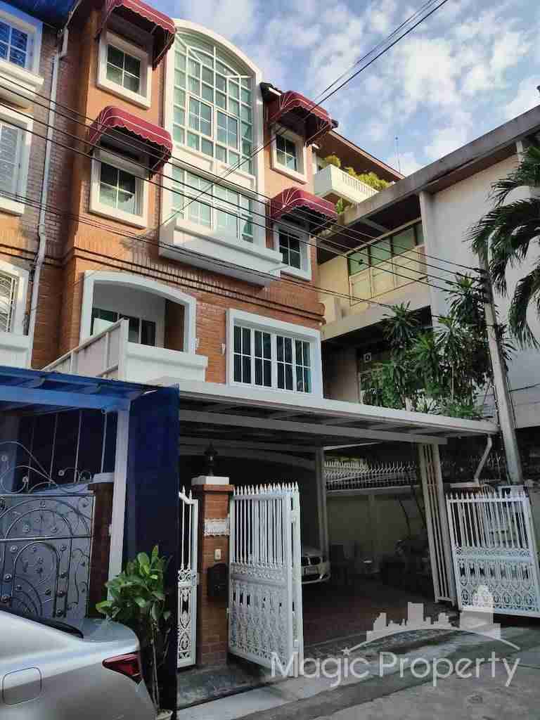 Townhouse for Sale in Yenakart Residence Chong Nonsi Yan Nawa Bangkok