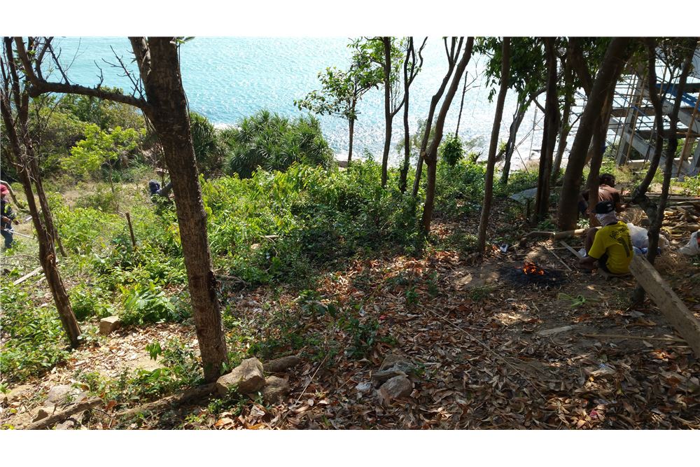 Land for sale connected to the sea in Plai Laem