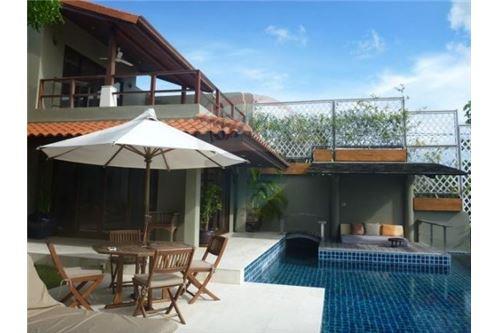 REMAX ID YT 003-91 Exclusive luxury villas Located on the hills of Bang Rak overlooking the bay and offering panoramic s