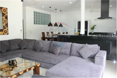 3 Bedroom house with 76 sq m size located in the north of Chaweng  close to the beach and few steps to Chaweng beach roa