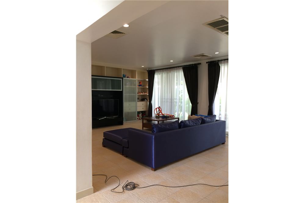 Spacious 4 Bedroom House for Rent in Phra Khanong