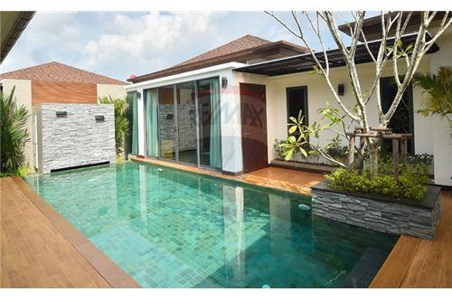 Rental Term  December - January  240000 THBmonth  15000 THBnight  Wonderful 3+2 bedroom pool villas 3 stunning bedrooms 