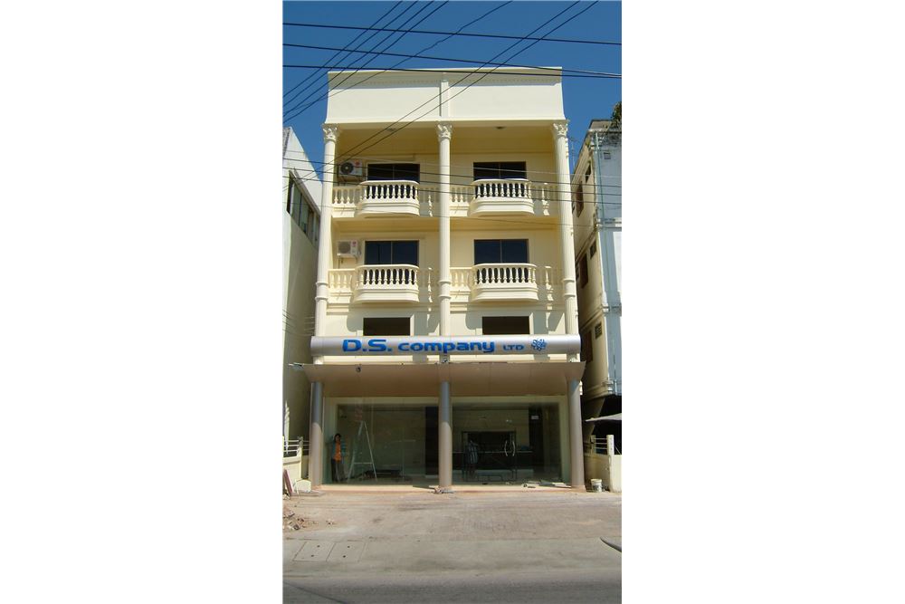 Beach Front Guest House with Privat parking  Orientation in Cha-Am is very easy Phetkasem road road #4 the road that goe