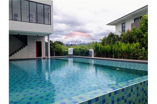 REMAX ID YT - 167  Comfortable detached house at The Seasons project in Bangrak  The land plot is 200 square meters with