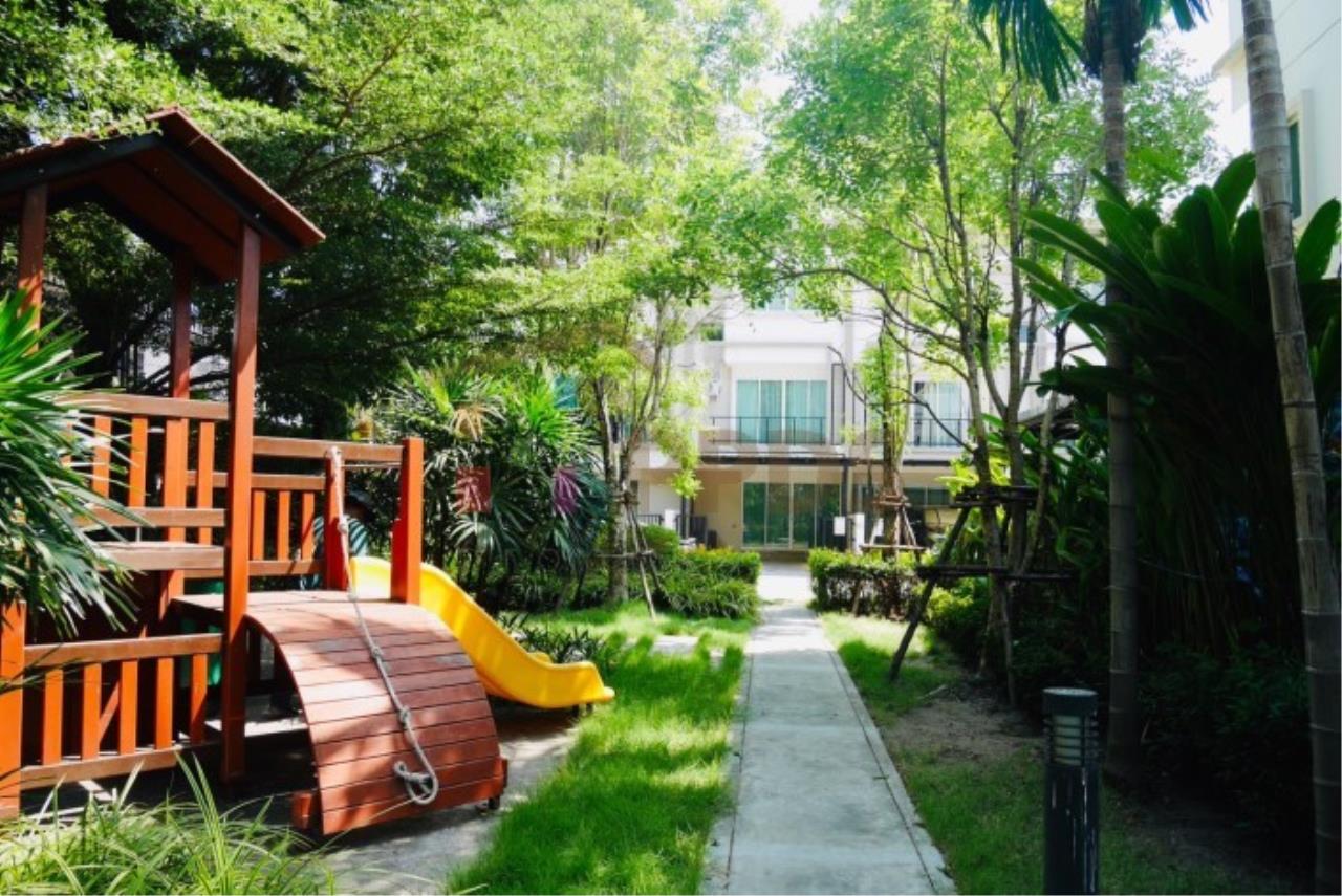 Sell and Rent Townhome 3 floor in the village with Security guard at Sukhumvit soi 62