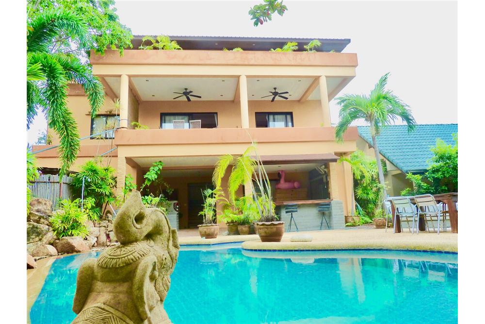 REMAX ID PM056  Land title 926 m2 approx  This cozy 3 storey 3 bedroom villa offers an comfortable standard of living wi, ภาพที่ 2