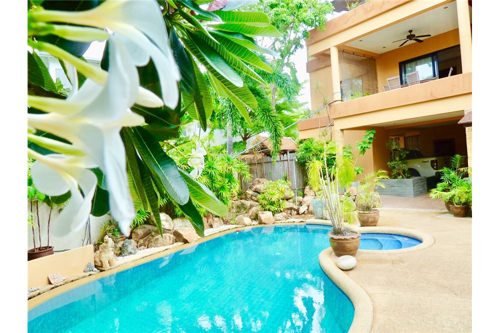 REMAX ID PM056  Land title 926 m2 approx  This cozy 3 storey 3 bedroom villa offers an comfortable standard of living wi, ภาพที่ 3