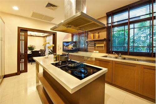 Exclusive single house with 5 rooms 45 Bathrooms with private jacuzzi, ภาพที่ 4