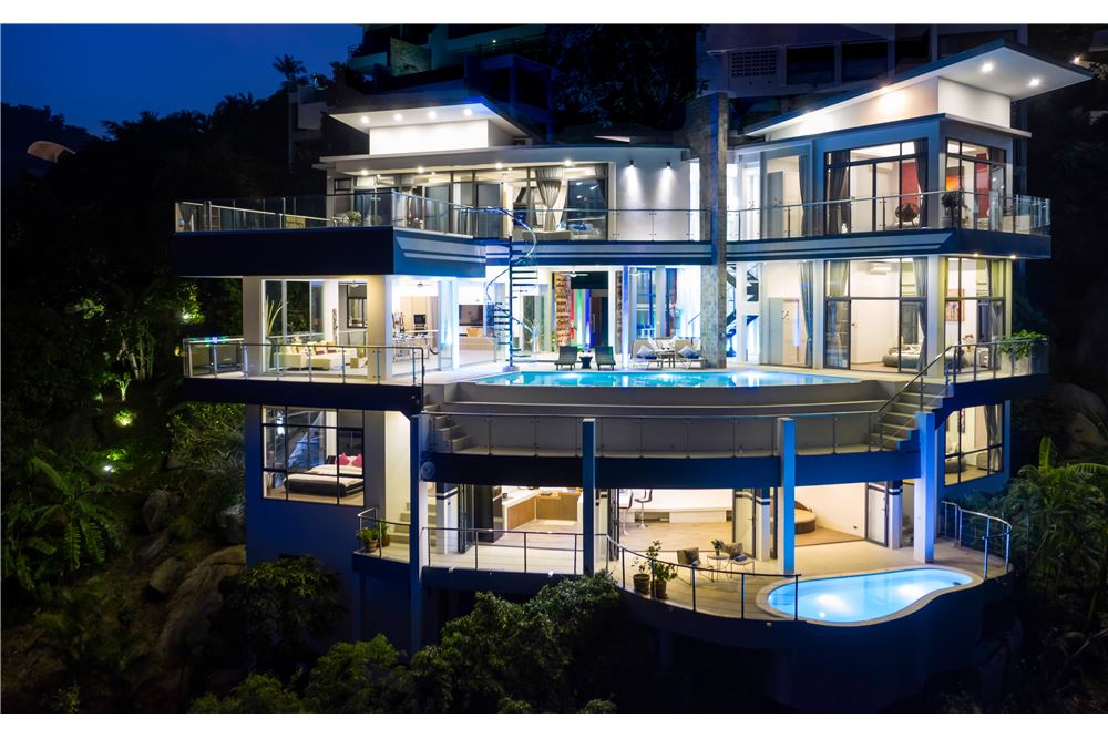 Design Awarded Ultra Modern 6-Bedroom Luxury Villa
