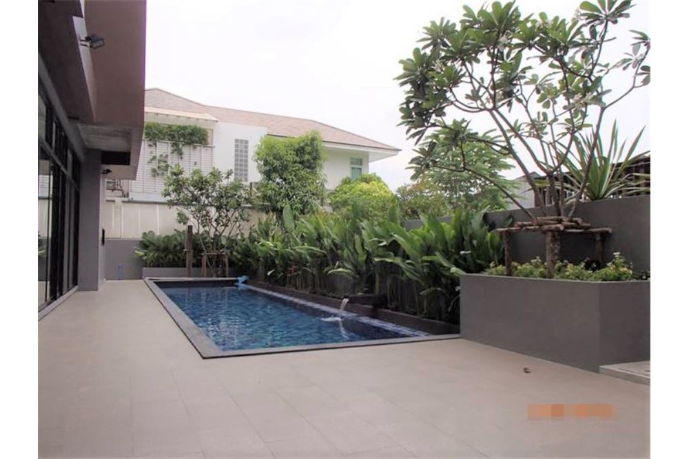Single House with Private Pool Sukhumvit 49