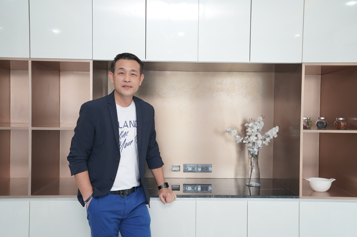 ดี–แลนด์ กรุ๊ป 